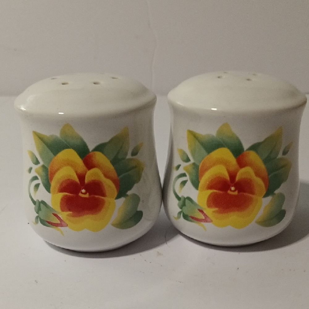 Corningware Corelle Summer Pansy Salt and Pepper Shakers